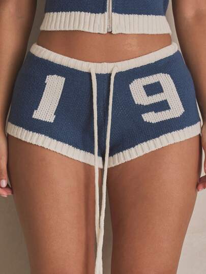 MUSERA Grafische gebreide mini-short met strikceintuur en contrasterende details. Geschikt voor de zomer, sportief, casual, overdag, streetstyle en streetwear.