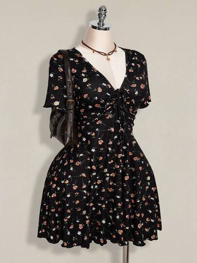 SHEIN ICON Plus Size Women's Casual Vacation Elegant Sexy Fashion Commuter Millennial Style Y2K Summer Floral Pattern V-Neck Gathered Chest Loose Skirt Short Sleeve Dress