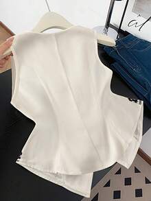 Lyxana Sleeveless Vintage Print V-Neck Jacket - Black and White - View 2