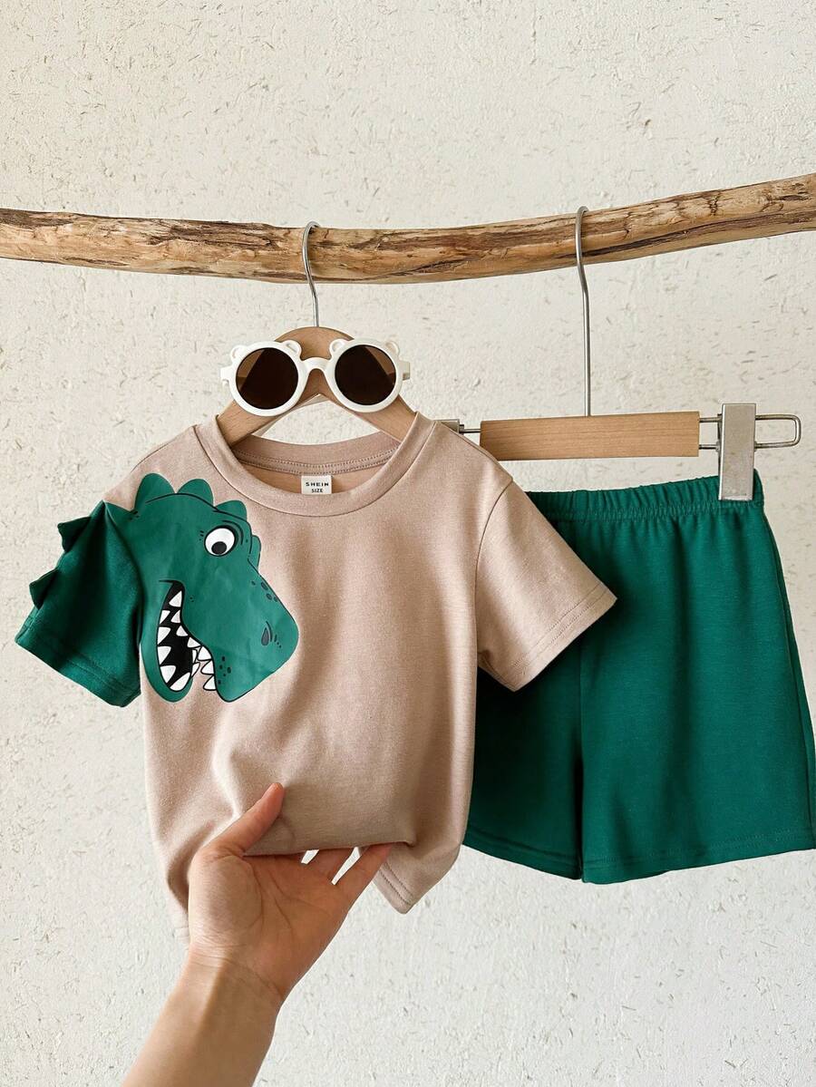 SHEIN LMoss Kids 2件套男婴针织恐龙图案圆领休闲T恤和短裤套装 - 彩色 - 查看 1