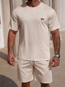 Manfinity Homme 男士贴花圆领短袖T恤和斜插口袋短裤套装 - 卡其色 - 查看 5