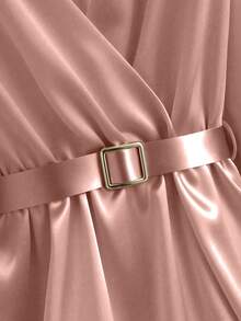 GlowEve Đầm dài tay midi bằng vải satin phối thắt lưng. - Màu Hồng  San hô - Xem 4