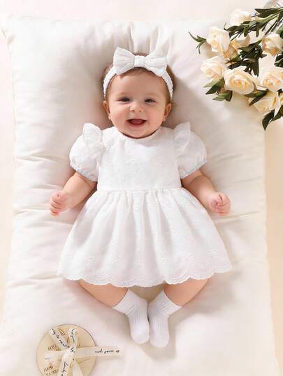 SHEIN Newborn Baby Bow Jacquard Round Neck Short Puff Sleeve Cute Dress Puffed Sleeve Baby Outfit Newborn White Dress Heirloom Dress Baby Girl Baby Girl Dress White White Baby Dresses Baby Girl White Dress