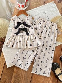 SHEIN LMoss Kids 女童蝴蝶结印花碎花无袖上衣和宽松休闲裤套装两件套 女童碎花套装 女童两件套碎花套装 女童半身裙套装 碎花半身裙套装 女童碎花半身裙套装 蝴蝶结上衣套装 女童套装 女童服装套装 女童半身裙套装 碎花半身裙套装两件套 幼儿 - 杏色 - 查看 5