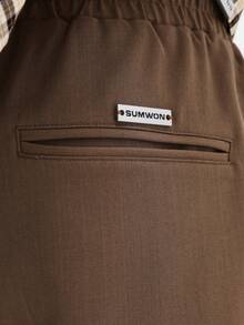 SUMWON 修身抽绳裤，饰有金属品牌标识，宽松弹力腰带 - 棕色 - 查看 6