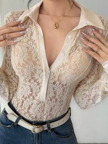 DAZY Áo thun nữ tay dài cài cúc đơn, chất liệu ren hoa, kiểu dáng thanh lịch. - Màu be - Xem 6