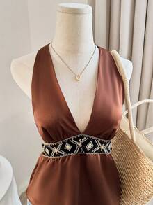 SHEIN Holidaya Novo Top Regata de Estilo de Férias Feminino com Alça de Cetim Bordada, Decote com Laço e Cintura Cintada, Elegante Estilo de Férias Camisole - Castanho - Visão 4