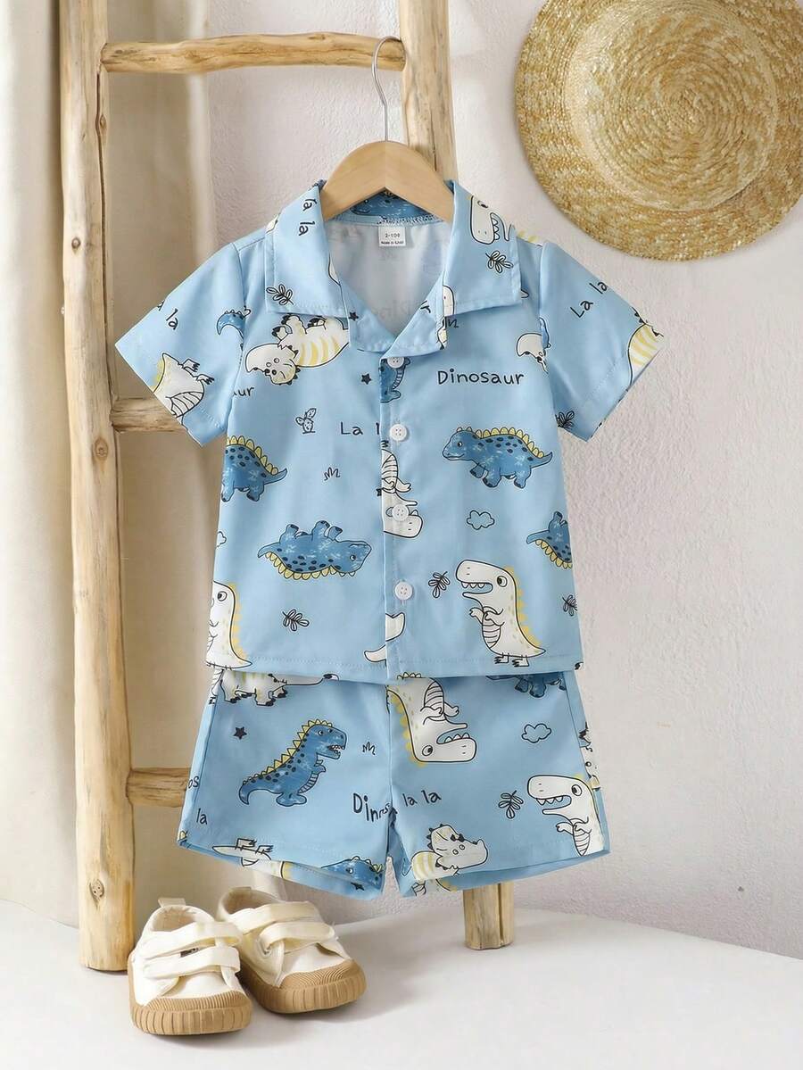 SHEIN Playful Pals Conjunto informal de camisa de manga corta y pantalones cortos con estampado de dinosaurio de dibujos animados para bebé niño - Celeste - Ver 1