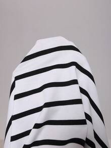 Solflare 2026春夏新款休闲日常穿搭，适合派对、约会、生日、音乐节、返校、居家、通勤、度假等多种场合，宽松版型黑白条纹针织T恤，搭配撞色白色衬衫袖，大码T恤 - 彩色 - 查看 6