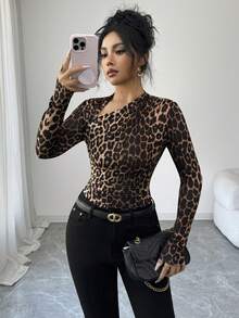 Rafferiza 女士优雅不对称领豹纹弹力腰长袖T恤 - 咖啡棕 - 查看 4