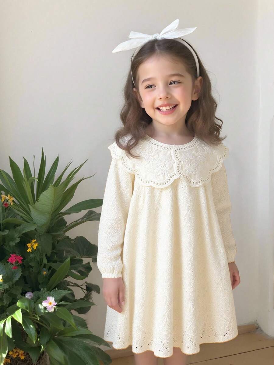 SHEIN 1件女童优雅杏色镂空蕾丝彼得潘领宽松喇叭裙，可爱连衣裙，适合甜美女孩参加派对。 - 杏色 - 查看 1