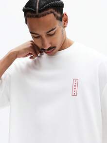 SUMWON 男士日系宽松版型T恤，饰有东京海浪印花和红色太阳图案，休闲街头风T恤 - 白色 - 查看 4