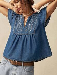 Bohemela Blus Denim Kasual Lengan Bergelombang Leher V Bordir Bunga untuk Wanita Ukuran Plus - Medium Wash - View 1