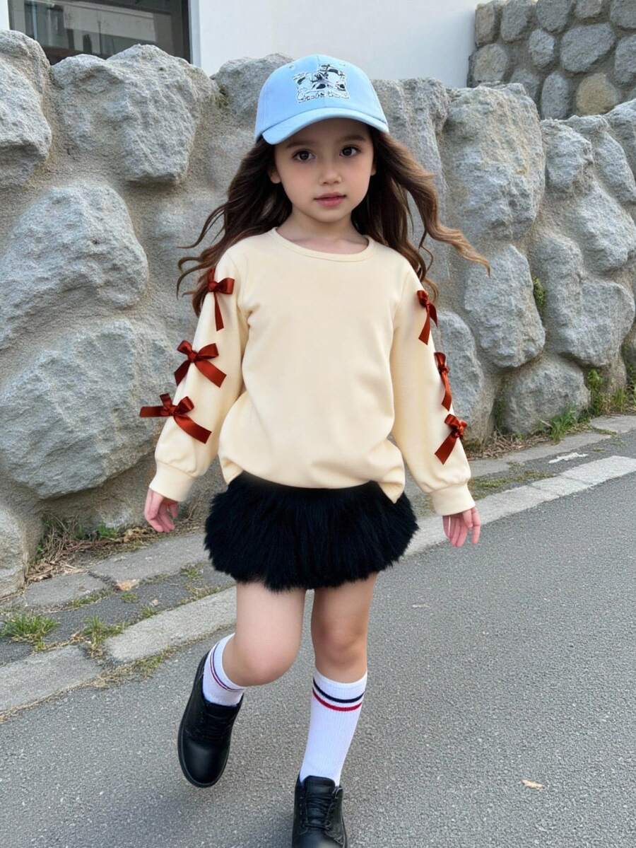 SHEIN Genkimix Kids 女童圆领长袖T恤,杏色主色调,饰有多个蝴蝶结,甜美俏皮,适合春夏日常穿着、上学、休闲外出、家庭聚会等场合,展现柔软可爱的公主风,可搭配任何裤子。 - 杏色 - 查看 1