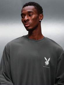 PLAYBOY X SUMWON 男士短款修身长袖圆领T恤，胸前印有兔子图案，休闲街头风上衣 - 深灰色 - 查看 4