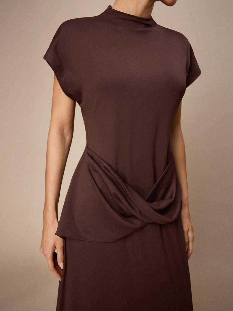 SHEIN Maija Women's Elegant Solid Color Short Sleeve Dress, Simple And Generous Design Showcases Graceful Elegant. Suitable As Wedding Guest Attire, Also Appropriate For Various Formal Occasions. Crafted With Comfortable Fabric, Well-Tailored, The Brown Tone Is Understated And Elegant, Accentuating Feminine Gentleness And Charm.