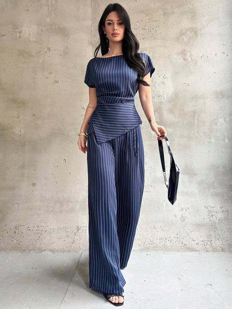 Firerie Conjunto de Top Assimétrica Elegante com Listras e Calça Perna Larga para Mulheres, Terno para Viajantes, Conjunto de Moda de Negócios, Roupa de Primavera/Verão para Mulheres, Volta às Aulas, Conjunto para Professoras, Top Casual, Roupa de Negócios, Top Listrada, Top de Professora, Elegante, Viajante, Diário, Minimalista, Conjunto de Estilo Vintage, Roupa de Trabalho - Azul Marinho - Visão 5