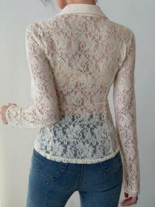 DAZY Áo thun nữ tay dài cài cúc đơn, chất liệu ren hoa, kiểu dáng thanh lịch. - Màu be - Xem 2