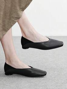 CUCCOO BIZCHIC 女士黑色拼接低跟套脚通勤鞋 - 黑色 - 查看 1
