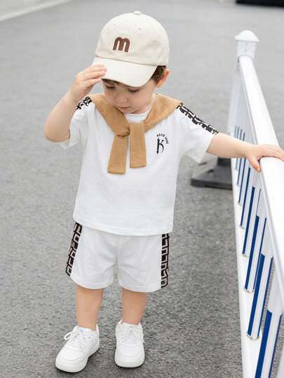 SHEIN Set de 3 piezas: Camiseta de manga corta con bloques de color, top de punto y pantalones cortos con bufanda caqui para niños pequeños, conjunto de ropa de primavera/verano para niño bebé