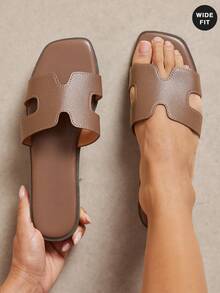 SHUZIA Women's Wide-Fit Fashionable And Versatile Slip-On Flat Sandals For Christmas