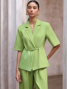 Aveloria Modichic بدلة عمل أنيقة وعصرية: بليزر قصير الأكمام مع تصميم حزام خصر رفيع، مقترن مع بنطال فضفاض واسع الساق - أخضر - مشاهدة 2