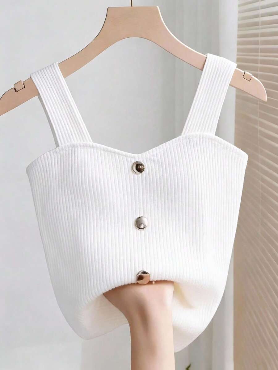 Franclia 女士休闲优雅白色露背无袖罗纹背心，心形领口，饰以金色纽扣。适合日常穿着、度假、约会、办公场合及教学等各种场合。春季背心，夏季上衣，也适合婚礼及活动穿着。经典优雅的女士款式，是度假和休闲穿着的理想之选。白色上衣。毕业季服装，时尚休闲通勤装，商务办公装，百搭时尚的日常休闲装，都市教师职业装。 - 白色 - 查看 1