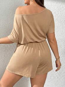 SHEIN Essnce Bộ áo liền quần cỡ lớn cho nữ, trang phục mùa hè, quần short, kiểu trễ vai dễ thương, trang phục mùa hè cho nữ, trang phục dự tiệc, trang phục mùa hè cho nữ, trang phục đi nghỉ mát, bộ áo liền quần thường ngày cho nữ. - Màu Khaki - Xem 2