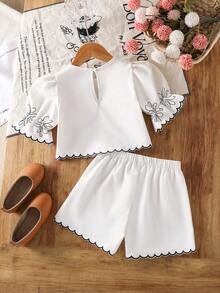 SHEIN LMoss Kids Bộ 2 món đồ cho bé gái, màu trắng, cổ tròn, tay bồng, in họa tiết hoa. - trắng - Xem 5