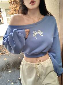 DAZY Casual Butterfly Print Cropped Sweatshirt With Oblique Shoulder