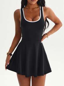 Dewbera 女士运动连衣裙，撞色领口，后背扭结设计，V领，荷叶边下摆，附带带口袋的短裤，适合休闲穿着、跑步、瑜伽、健身、网球等场合。 - 彩色 - 查看 4