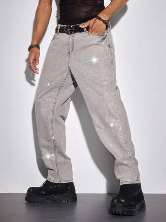 Jeans da uomo con tasche oblique e decorazioni in strass, stile di moda da strada