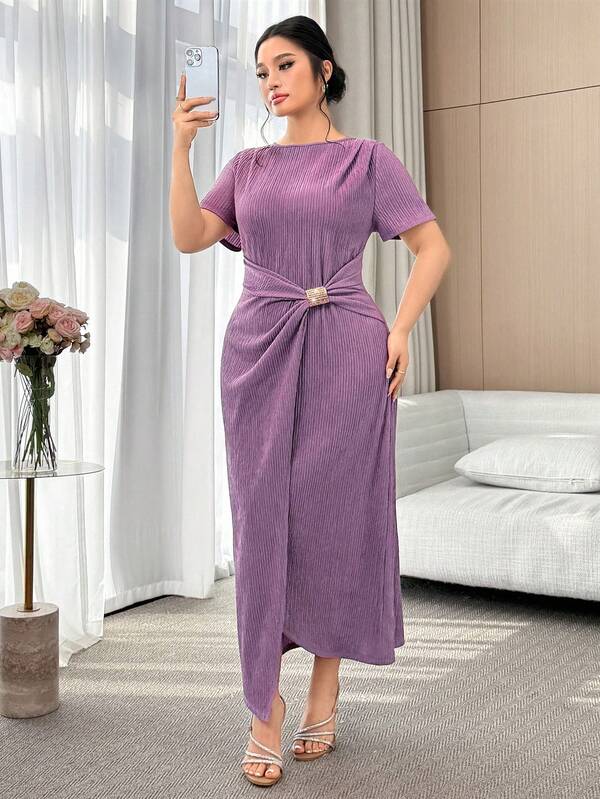 Modelyn Plus Size Women Crew Neck Short Sleeve Metal Decor Waist Elegant Dress