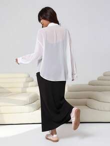 SHEIN EZwear 2026 Frühling & Sommer Valentinstag Neuankömmling, Lässig Ausflüge, Partys, Dates, Geburtstagsfeiern, Musikfestivals, Pendeln, Schulanfang, vielseitiges weißes Chiffon Oberteil und schwarzer hochdehnbarer Meerjungfrau Maxirock 2 Stücke Set, Große Größen - Verschiedenfarbig - Übersicht 2