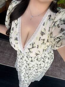 Vibekara 优雅复古法式花卉雪纺拼接镂空蕾丝边及膝V领泡泡袖腰带飘逸连衣裙，适合春、夏、秋季、度假、派对等场合。 - 彩色 - 查看 3