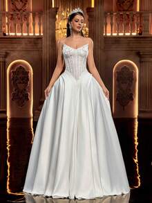 Glamrae 优雅奢华的白色法式串珠蕾丝拼接缎面礼服，手工花卉装饰，船领饰以多道鱼骨纹，复古腰线，蓬松荷叶边长裙摆，带拖尾，女士正式晚礼服 - 白色 - 查看 6