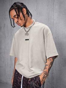 AXEPEAK 男士街头风格哥特字母空气层绒面纹理压花宽松落肩圆领短袖 T 恤，夏季 - 杏色 - 查看 2