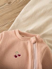 Newborn Plush Long Sleeve Top And Pants 2-Piece Set With Zipper, Cherry Embroidery Pattern, And Hat, Solid Color Homewear, Autumn/Winter - Pink - View 3