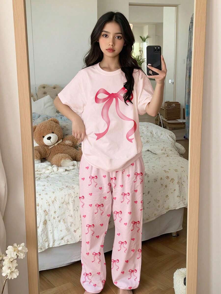 浅粉色,简约甜美爱心蝴蝶结印花少女休闲圆领短袖T恤和裤子套装,适合春夏日常穿着、节日派对、情人节、休闲场合。 - 彩色 - 查看 1