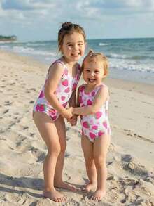 SHEIN 女童U领无袖夏季沙滩连体泳衣（随机印花）连体泳衣 女童泳衣 女童夏季连体泳衣套装 草莓 草莓泳衣 草莓泳装 粉色泳装 泳衣 女童泳衣 连体泳衣 女童泳衣 女童泳衣套装 粉色泳衣 女童水果图案泳衣 连体泳衣 - 粉色 - 查看 6