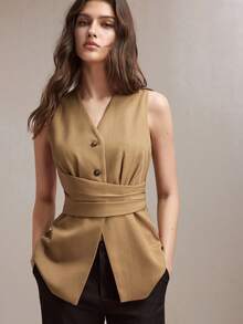 BizChic 2026春夏新款V领单排扣不对称褶皱收腰马甲，带隐形拉链内衬，浪漫休闲时尚优雅，适合派对和办公场合穿着。