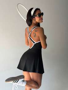 Dewbera 女士运动连衣裙，撞色领口，后背扭结设计，V领，荷叶边下摆，附带带口袋的短裤，适合休闲穿着、跑步、瑜伽、健身、网球等场合。 - 彩色 - 查看 5