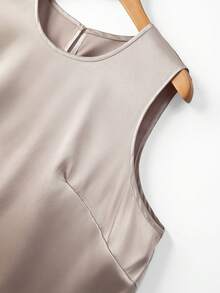 SHEIN Tall CURVE 大码女式纯色圆领无袖衬衫和短裤休闲两件套 - 杏色 - 查看 9