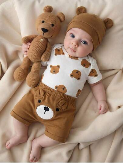 SHEIN 3件套男婴可爱棕熊圆领短袖连体衣，带按扣裆部和松紧腰带，搭配棕熊刺绣短裤和可爱熊形帽子，休闲套装，适合户外玩耍或居家穿着，夏季百搭套装