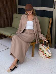 DAZY 女士宽松牛仔衬衫，带领子和口袋；搭配宽松直筒长款牛仔裙，后开衩，休闲水洗牛仔套装 - 卡其色 - 查看 1