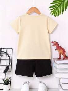 SHEIN 一套男婴休闲创意个性化清新简约可爱卡通卡车挖掘机爱心图案字母印花短袖T恤和短裤，舒适套装，适合情人节节日氛围 - 彩色 - 查看 2