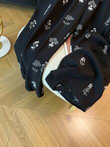 GlowEve CURVE 大码女式花卉刺绣宽松长裤，法式优雅女士通勤休闲运动服 - 黑色 - 查看 6