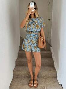 Easowa Bộ trang phục thường ngày thanh lịch in họa tiết hoa cổ điển dành cho nữ, thích hợp cho kỳ nghỉ, bao gồm áo cổ tròn cạp chun và quần short xếp ly có túi. - Màu xanh nhạt - Xem 5