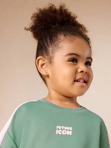 SUMWON Bộ đồ thể thao Future Icon gồm áo thun ngắn tay dáng lửng và quần short, phối cùng sọc hồng tương phản ở hai bên, thích hợp mặc thường ngày vào mùa xuân hè. - màu xanh lá - Xem 5