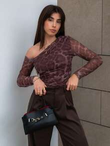 Hitanina 女士时尚豹纹网眼露肩长袖紧身衣 - 咖啡棕 - 查看 4